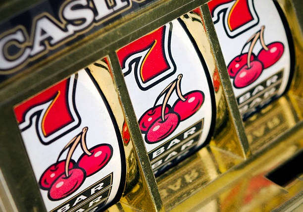 Live Baccarat table with dealer and card layout on empire88 link